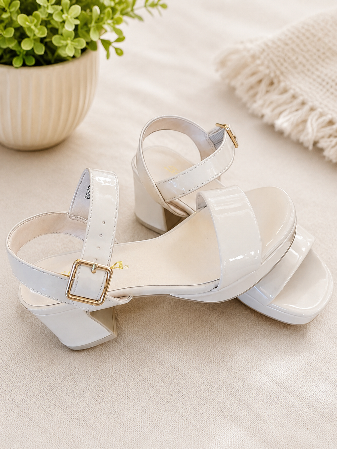 Soda Girls Patent Block Heel Sandals Size 11